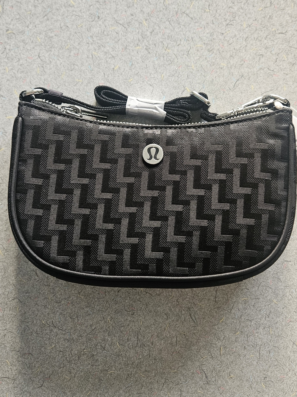 LULULEMON CITY ESSENTIALS MINI SHOULDER  L.  MOMONGRAM